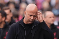 星空之下的争议发言：斯洛特言论引发安菲尔德震荡