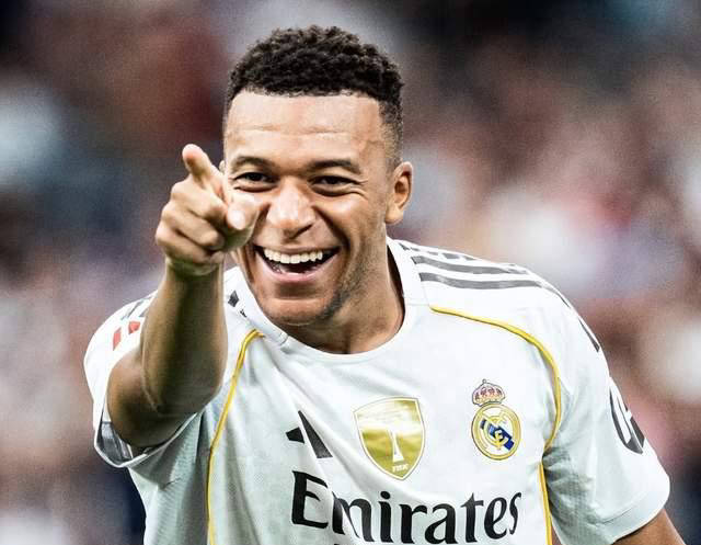 姆巴佩带伤拼搏追赶C罗，疲惫不堪埋下世界杯隐患